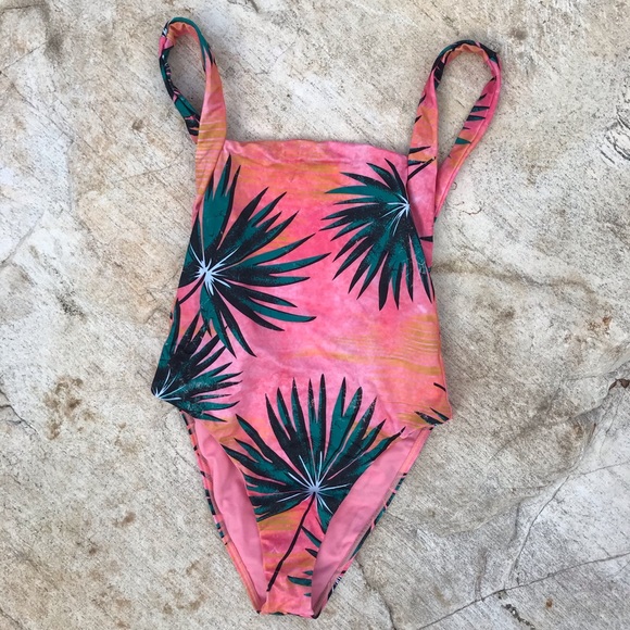 ✨Billabong palm daze one piece swimsuit - Picture 3 of 8